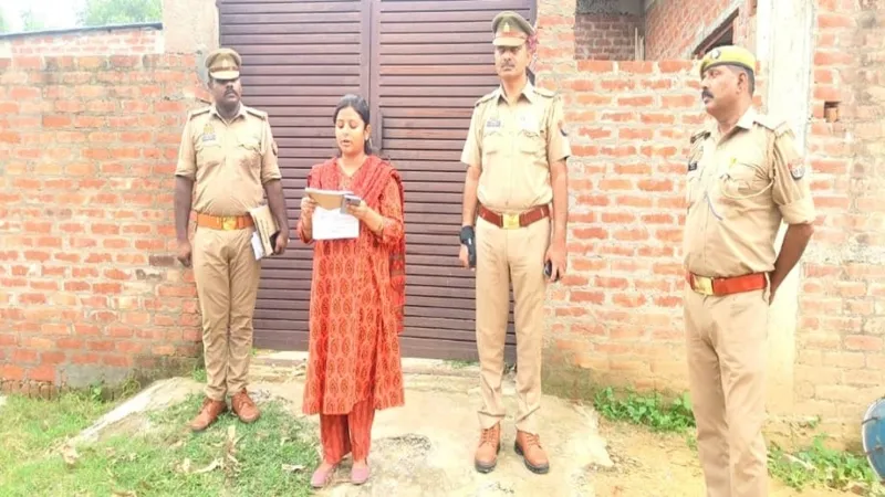 सीतापुर में धर्म परिवर्तन के आरोपी पादरी की संपत्ति जब्त, गैंगस्टर एक्ट में दर्ज है मुकदमा 