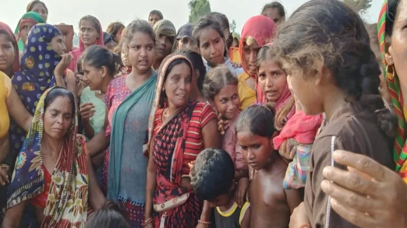 सीतापुर में तिरंगे का अपमान होने से बचाने में गई युवक की जान, बिलख रहे हैं परिजन  