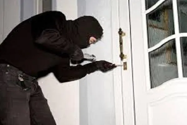 हल्द्वानी: सेवानिवृत्त एसडीएम के घर का ताला तोड़कर लाखों की चोरी