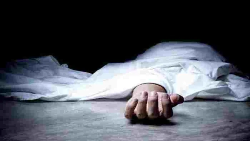 प्रयागराज : कूड़े के ढेर में मिला डॉक्टर का अर्धनग्न शव, हत्या की आशंका