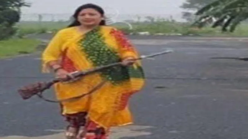 राइफल के साथ भाजपा महिला नेता ने सोशल मीडिया पर पोस्ट की रील..विधायक ने लिखा - बहू जरा... 