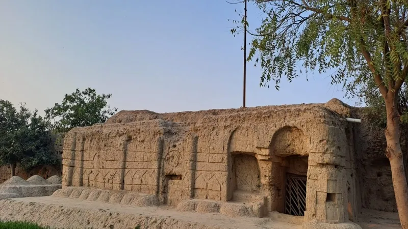 शाहाबाद के दशरथ मांझी बने आशिक, जमीन के अंदर बना दिया मिट्टी का किला  