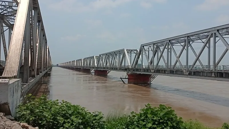 बहराइच में खतरे के निशान से 57 सेंटीमीटर ऊपर पहुंचा घाघरा का जलस्तर