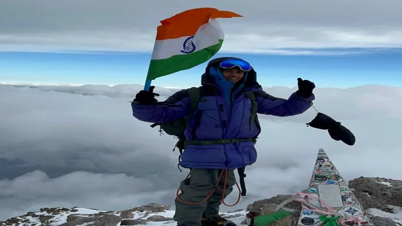 अभिनीत ने बढ़ाया हरदोई का मान,  यूरोप की सबसे ऊंची चोटी माउंट एल्ब्रुस पर फहराया तिरंगा