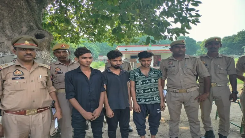हरदोई : शहर में कलर लैब से हुई चोरी का खुलासा, तीन गिरफ्तार 