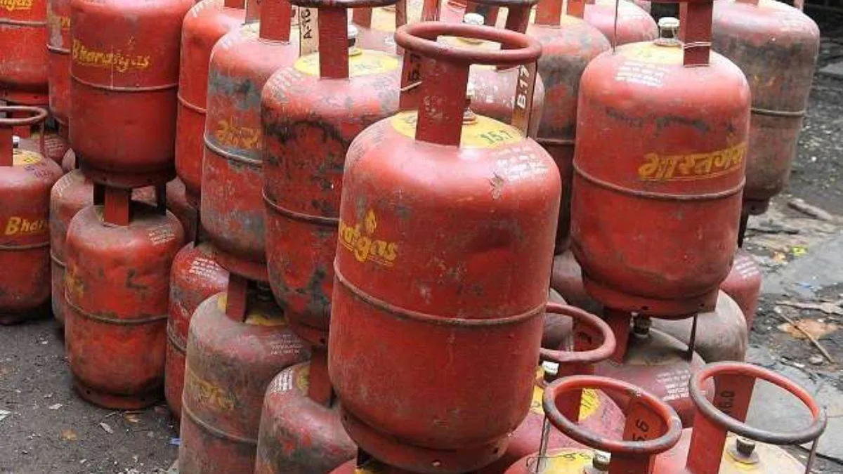 बरेली: उज्ज्वला लाभार्थियों काे साल में दो सिलिंडर देगी सरकार