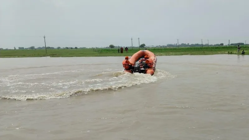 हरदोई में नहाते समय नदी में डूबा युवक, चार घंटे से चल रहा रेस्क्यू ऑपरेशन 