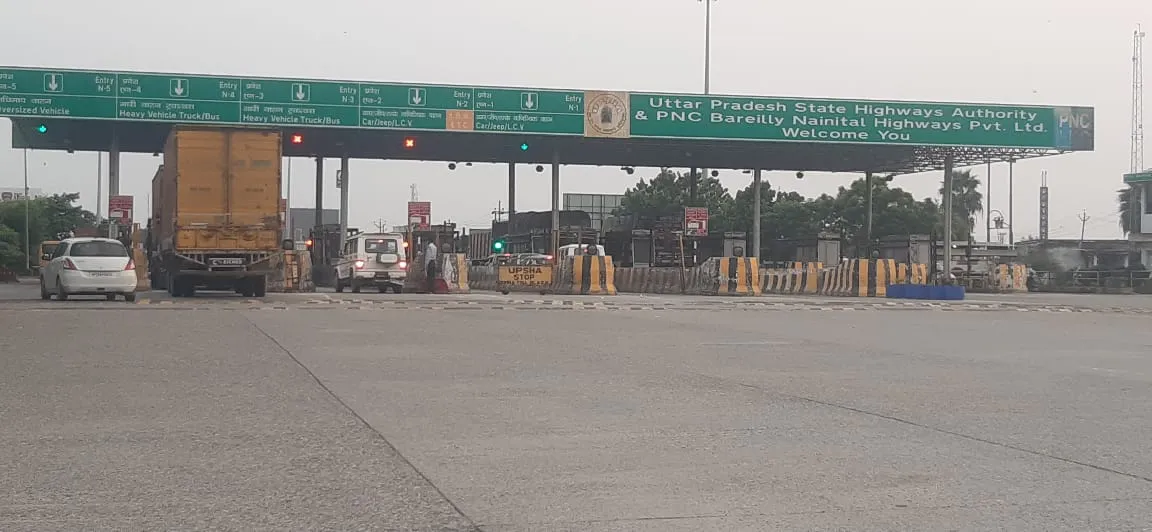 बरेली: आए दिन हो रही नोकझोंक फिर भी फास्टैग की व्यवस्था नहीं, जानिए मामला