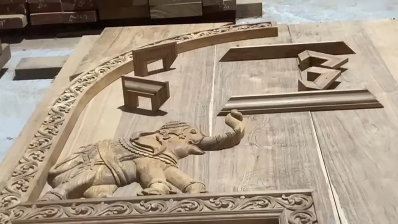 अयोध्या : गर्भगृह के द्वार पर स्थापित होगी गणेश और हनुमान की प्रतिमा, बैठक में हुई चर्चा