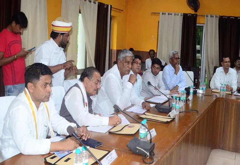 जिले में धरातल पर दिखने चाहिए विकास कार्य : वीरेंद्र सिंह
