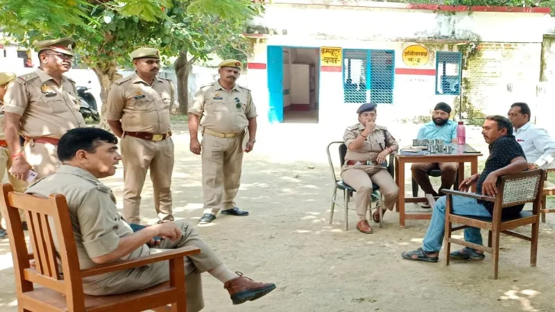 प्रतापगढ़ : पुलिस की निगरानी में स्कूल पहुंची मनचलों से डरी छात्राएं, लापरवाही पर अंतू एसओ लाइन हाजिर