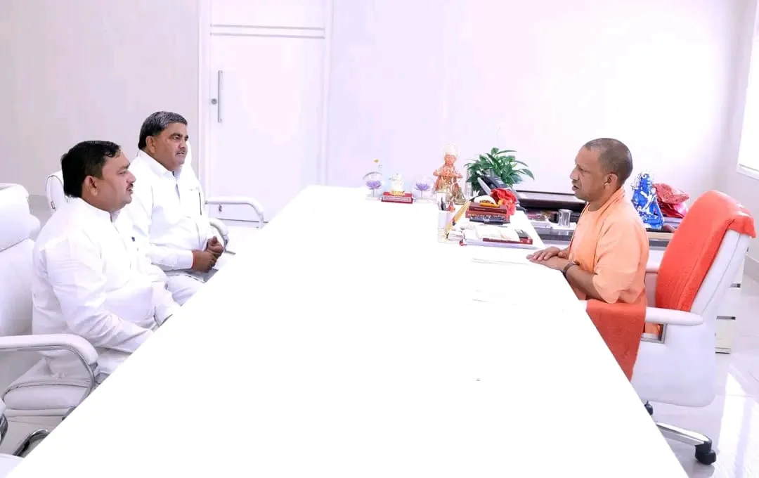 कासगंज: मुख्यमंत्री दरबार तक पहुंचा देवांश लाज पर अवैध कब्जे का मामला