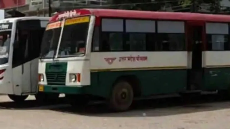 लखनऊ : बसों में पकड़ी 630 किलो मिठाई, लाने वाले भागे