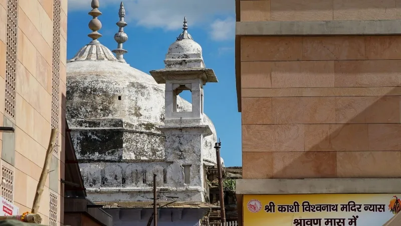 Gyanvapi Breaking : पक्षकार का दावा परिसर में मिले हिंदू देव चित्र, चल रहा सर्वे 