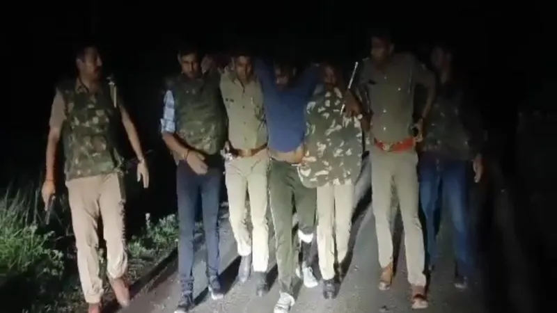 प्रयागराज में पुलिस ने पकड़ा इनामी बदमाश, मुठभेड़ में हुआ घायल 