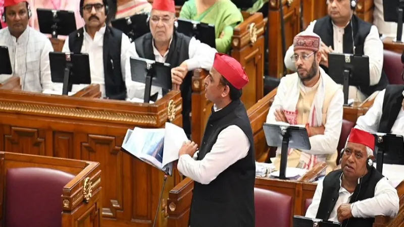 Monsoon Session : यूपी विधानसभा में अखिलेश यादव ने पूछे कई सवाल, कहा - सांड के नाम पर मुस्कुरा रहे हैं नेता सदन 