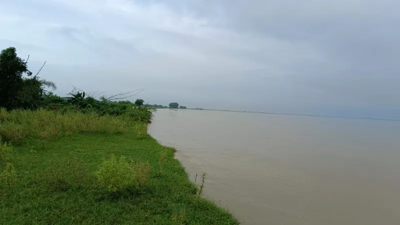 अयोध्या : बाढ़ के पानी से घिरे पूराबाजार के 18 गांव, दो गांवों में घुसा पानी 