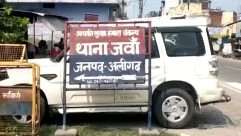 अलीगढ़ में भिड़े दो समुदाय, जमकर चले डंडे और पत्थर 