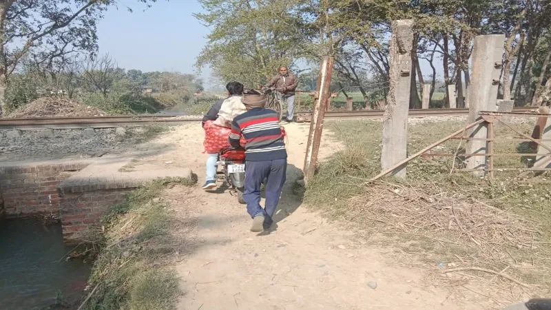 50 हजार की आबादी को 20 साल से रेलवे फाटक का इंतजार.. 