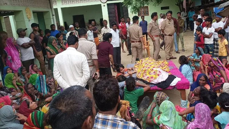 प्रतापगढ़ : मारपीट में घायल युवक की मौत के बाद मुआवजे के लिए अड़े रहे परिजन