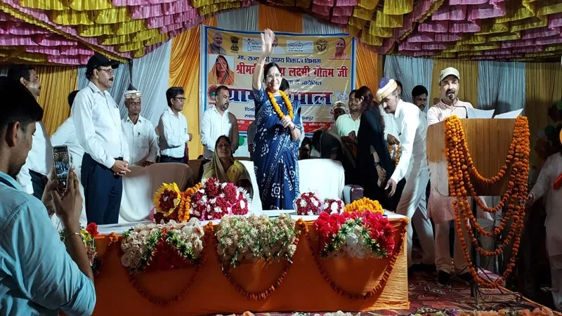 बहराइच : ग्राम्य विकास राज्य मंत्री को एंटी रेबीज लगाने के लिए भागता दिखा स्वास्थ्य महकमा