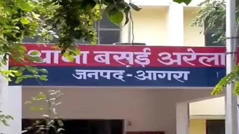 आगरा : पेड़ पर फंदे से लटककर युवक ने की आत्महत्या, परिजन हैरान