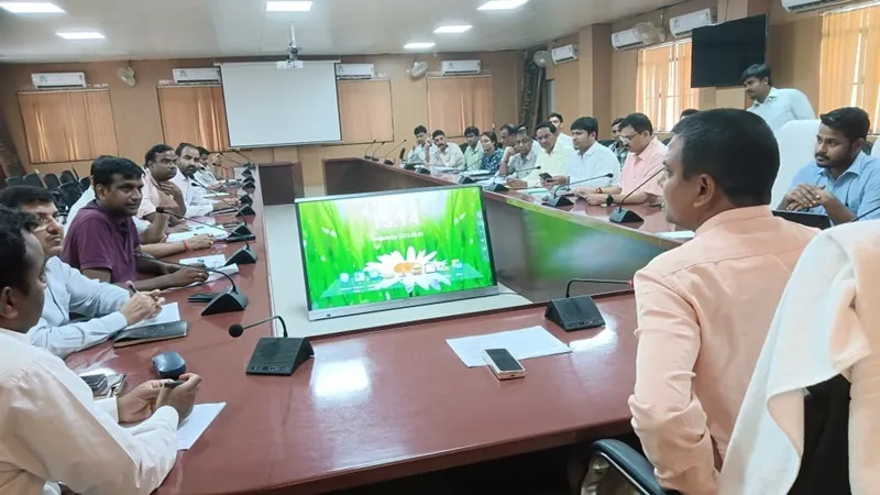 अयोध्या : परिक्रमा मार्गों पर ध्वस्तीकरण धीमा, जेसीबी बढ़ाने के निर्देश