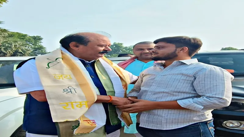अयोध्या : पूर्णेश मोदी ने रामलला से मांगी राहुल गांधी से लड़ने की ताकत