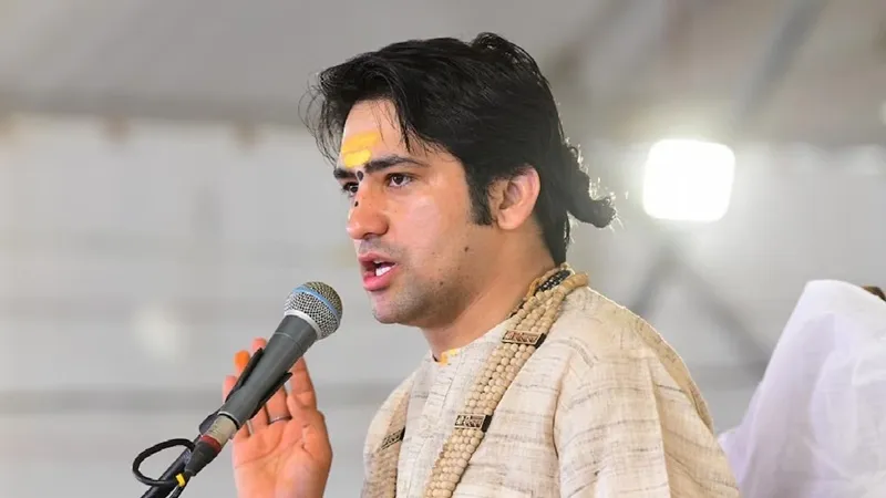 बाराबंकी : बागेश्वर धाम के प्रमुख धीरेंद्र शास्त्री पर आपत्तिजनक पोस्ट डालने के आरोप में अधिवक्ता गिरफ्तार