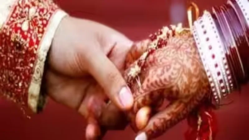 बस्ती : लव मैरिज करने वाली युवती ने लगाया फंदा, इलाज के दौरान मौत