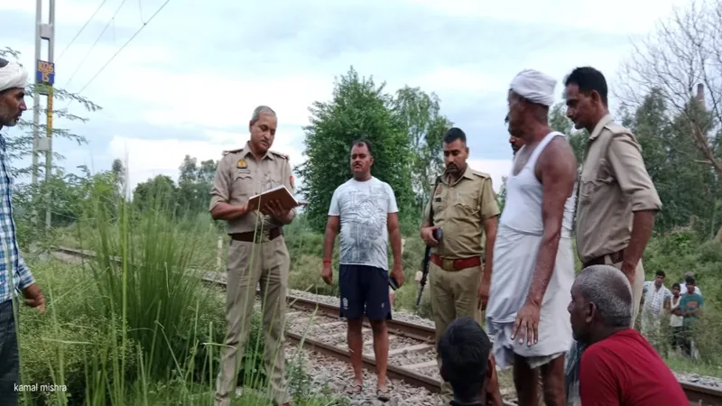 बाराबंकी : ट्रेंन की चपेट में आने से युवक और भैंस की मौत