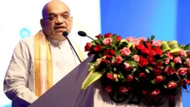 गृहमंत्री अमित शाह ने ग्रेटर नोएडा में रोपा चार करोड़वां पौधा, बोले - अब पर्यावरण की सुरक्षा भी कर रहे हैं जवान 