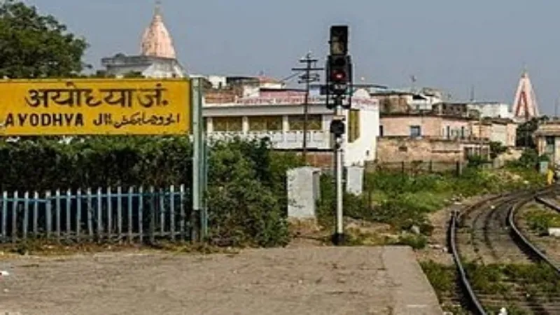 अयोध्या : ट्रेन में बुरी तरह घायल मिली महिला सिपाही, घटना की जांच में जुटी पुलिस  