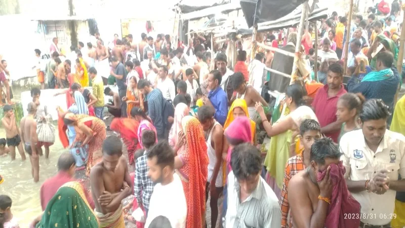 रायबरेली : श्रावणी पूर्णिमा पर लाखों लोगों ने लगाई गंगा में डुबकी 