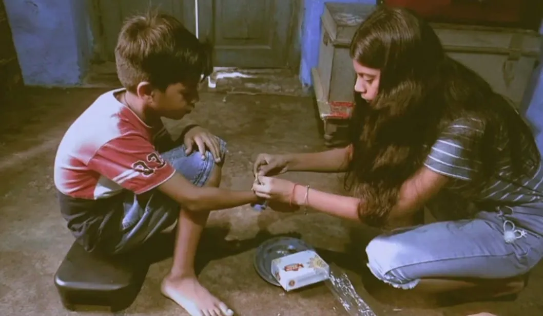 बरेली: भाई की कलाई में बहनों ने बांधा रक्षासूत्र, भाईयों ने रक्षा का दिया वचन