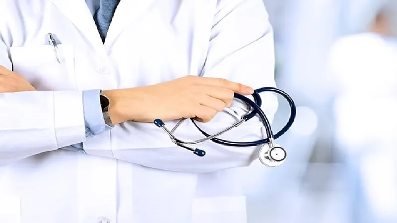 गोरखपुर : ज्वाइनिंग के 4 साल बाद भी सरकारी अस्पतालों से लापता हैं 40 डॉक्टर, महकमा है परेशान