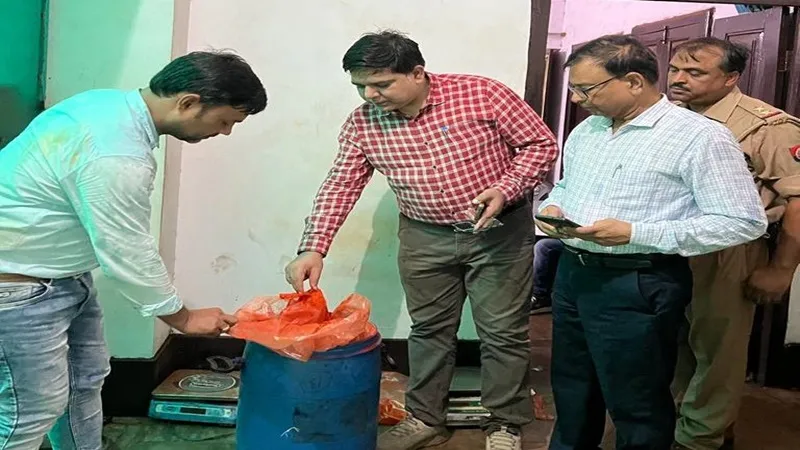 लखनऊ : ढाई लाख की मिलावटी चाय पकड़ी, सील 