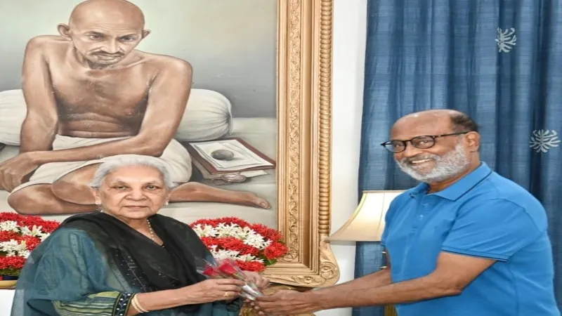 लखनऊ : राज्यपाल आनंदीबेन पटेल से मिले साउथ सुपरस्टार रजनीकांत 