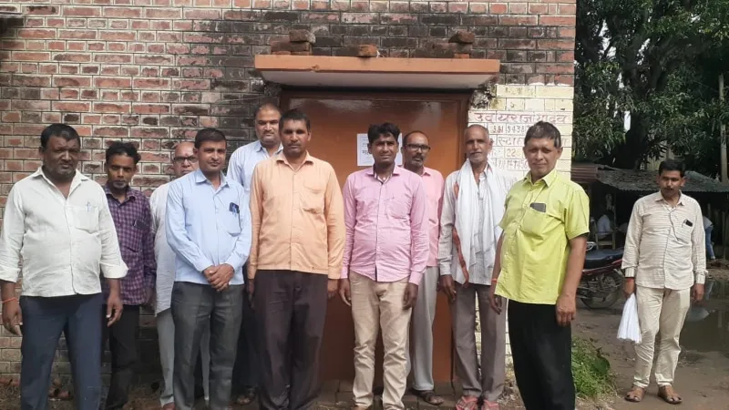 अयोध्या : तहसीलों में हड़ताल पर रहे स्टांप वेंडर, ठप रही रजिस्ट्री - लोग परेशान