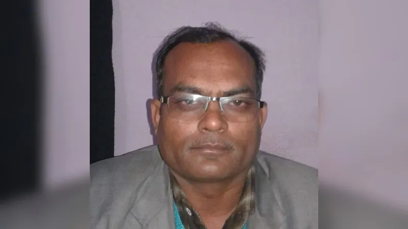 Hamirpur Accident: वाहन की टक्कर से शिक्षक की मौत, पत्नी घायल, तेरहवीं संस्कार कार्यक्रम में शामिल होकर लौट रहे थे