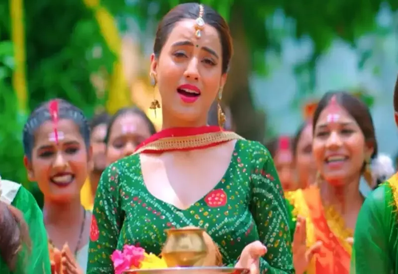 VIDEO : मिलियन क्लब में शामिल हुआ अक्षरा सिंह का बोलबम गीत 'AKSHARA BUM' 