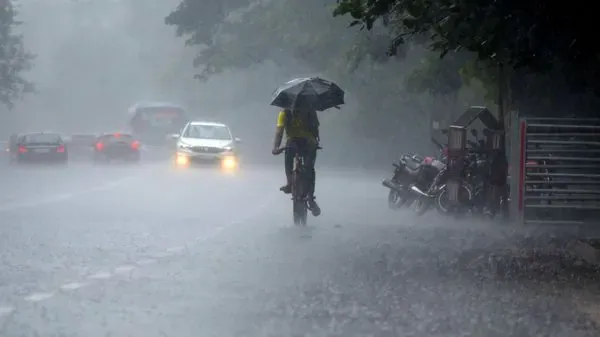 Uttarakhand Weather: नदी और नाले आएंगे उफान में, भारी बारिश का रेड अलर्ट जारी 