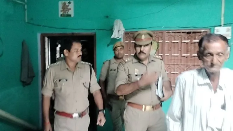 Auraiya Theft News : चोरों ने 40 लाख के जेवरात व नकदी की पार, चोरियों की वारदात से ग्रामीणों में रोष