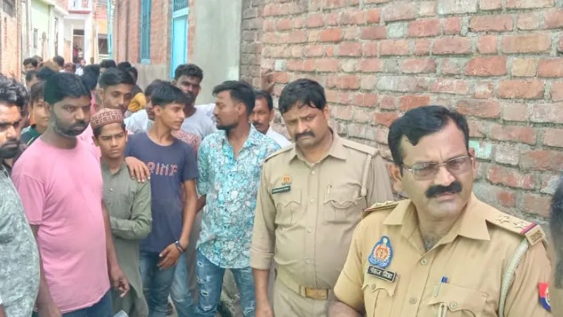 Auraiya News: घर में मिला मजदूर का शव, शरीर पर मिले चोट के निशान, परिजनों ने जताई हत्या की आशंका