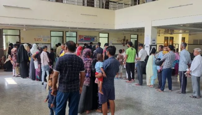 बरेली: ओपीडी में उमड़ी मरीजों की भीड़, टूटा रिकार्ड