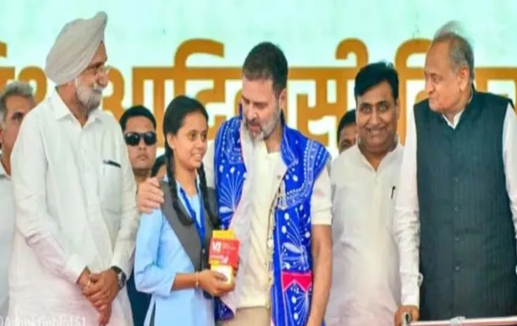 अशोक गहलोत ने की मुफ्त स्मार्टफोन योजना शुरू, पहले चरण में मिलेंगे 40 लाख महिलाओं को फोन