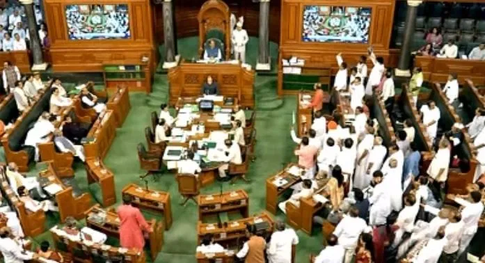 लोकसभा में कांग्रेस नेता अधीर रंजन चौधरी के निलंबन पर हंगामा, लोकसभा की बैठक अनिश्चितकाल के लिए स्थगित