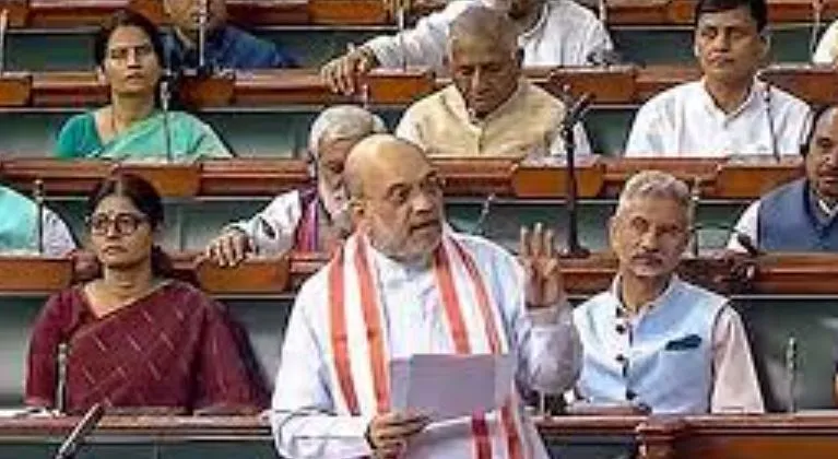 गृह मंत्री ने लोकसभा में तीन विधेयक किये पेश, कहा- गुलामी की निशानी को मिटाएंगे