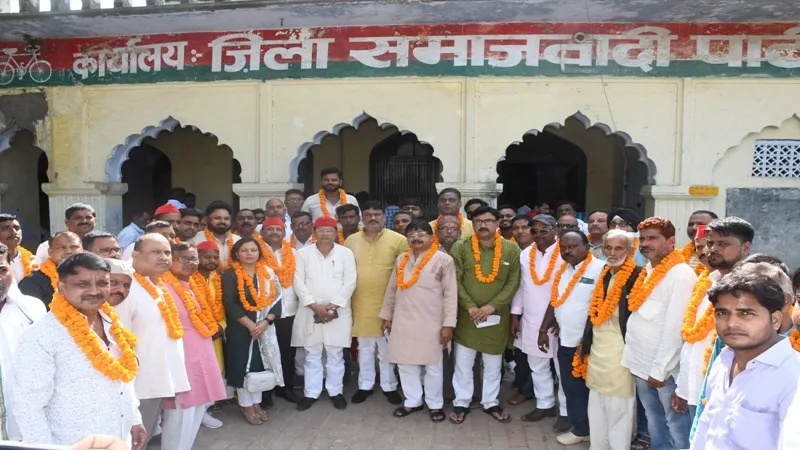 केंद्र व प्रदेश सरकार ने सबको ठगा: पवन पांडेय 