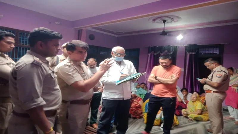 फर्रुखाबाद: पूर्व सैनिक के घर पसरा मातम, शिक्षक बेटे ने लाइसेंसी बंदूक से गोली मार दी जान